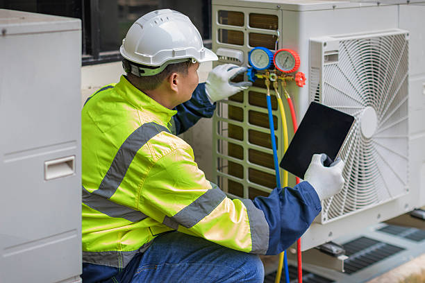 Professional Hvac technician working in Belleair Beach, FL
